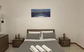 Lincoln Apartment